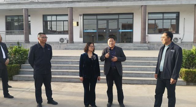 市交通運輸局副局長、公司董事長一行蒞臨S229沂邳線改建工程視察指導工作