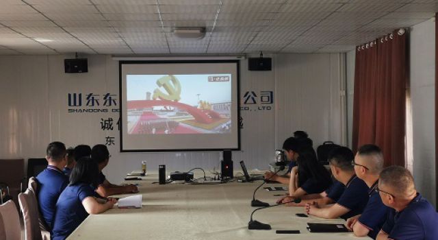 春風(fēng)里 紅旗下，心中有信仰，祝愿祖國(guó)更有力量