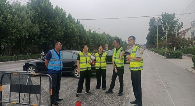 淄川公路事業(yè)服務(wù)中心對張臺(tái)線進(jìn)行檢查