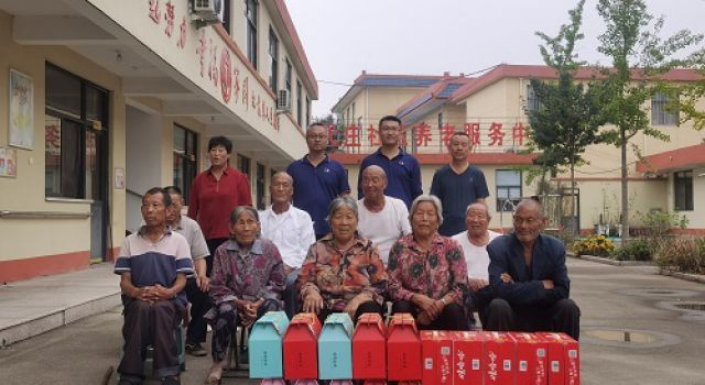 中秋佳節(jié)敬老愛老我們在行動