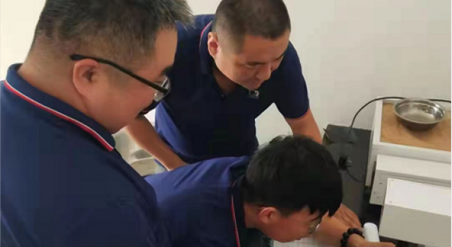 十公司嵐山工地試驗室組織“質(zhì)量月”技能學(xué)習(xí)