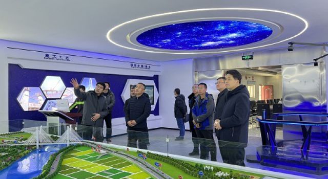 寧夏交通廳黨委委員、總工程師王力軍到中衛(wèi)下河沿黃河公路大橋 項(xiàng)目開展質(zhì)量、安全及黃河冬季防凌督察