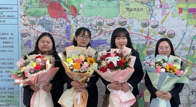 濟(jì)濰高速第二駐地辦組織三八婦女節(jié)送鮮花活動(dòng)
