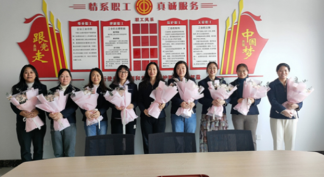 堅(jiān)守工作崗位--致敬每一位了不起的她