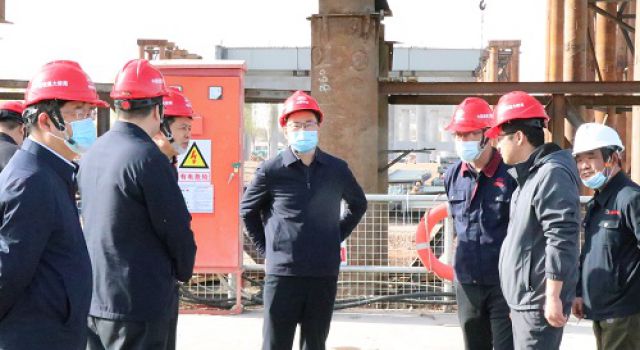 寧夏交通運輸廳黨委委員、副廳長蔣文斌到中衛(wèi)下河沿黃河公路大橋項目現(xiàn)場調研