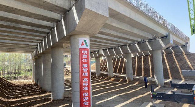 濟南至濰坊高速公路梁板架設