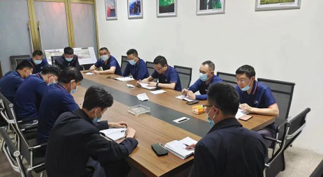 日照市南沿海公路日鋼段高架工程總監(jiān)辦舉行4月份月度會議