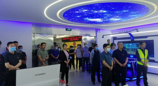 寧夏公路管理中心黨委書記陰雪冰到中衛(wèi)下河沿黃河公路大橋項(xiàng)目調(diào)研黨建工作