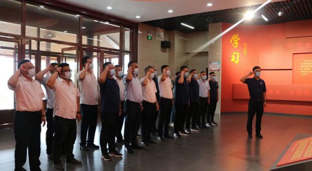 濟(jì)濰二駐地開展“奮進(jìn)百年正芳華 不忘初心砥礪行 助力濟(jì)濰平安百年品質(zhì)工程創(chuàng)建”七一主題黨日活動(dòng)