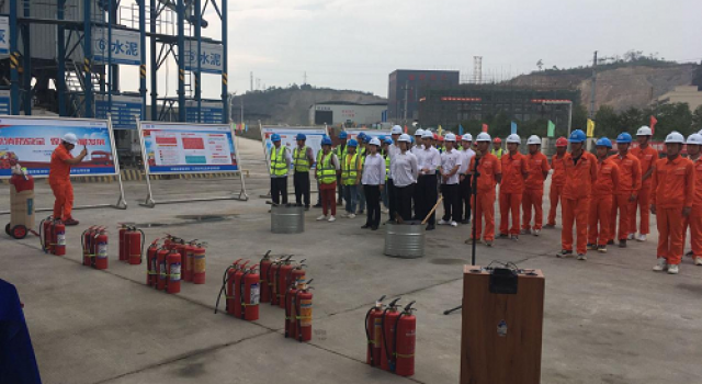 欽州北過境線公路項(xiàng)目2022年11月19日組織  安全消防宣傳月活動
