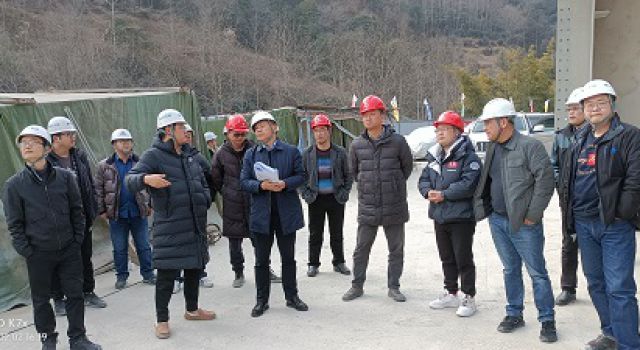 四川綿九公司董事長田禮勇查看JL8總監(jiān)辦轄段春節(jié)后復工情況