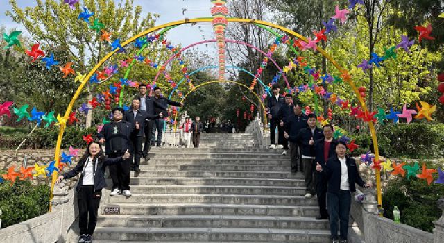 踏青登山，與春同行——安羅高速第二總監(jiān)辦組織清明踏青活動