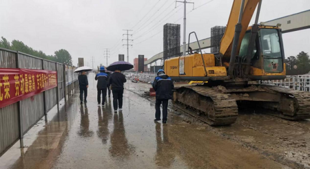 雨天巡查不松懈，督導檢查不停歇——區(qū)交通局對日照市沿海路高架橋現(xiàn)場冒雨檢查