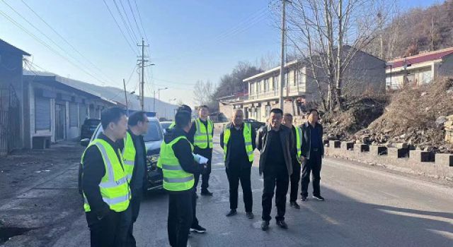 山西省公路局臨汾分局組織對(duì)第一總監(jiān)辦及所管轄的第一、二標(biāo)段進(jìn)行檢查