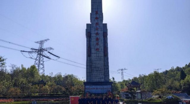 清明祭英烈、共鑄中華魂 -和襄高速第二駐地辦開展我們的節(jié)日--清明節(jié)祭掃烈士陵園活動(dòng)