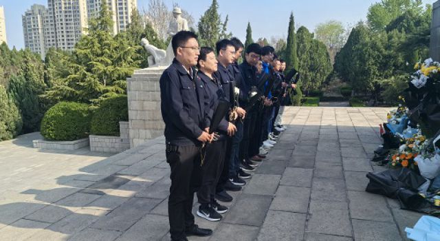 清明祭英烈、共鑄中華魂----經(jīng)十路東延工程淄博段第二總監(jiān)辦祭掃烈士陵園活動(dòng)